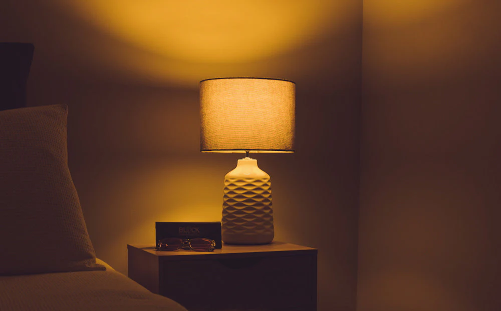 Rustige avondsfeer met zachte verlichting geschikt voor ontspanning